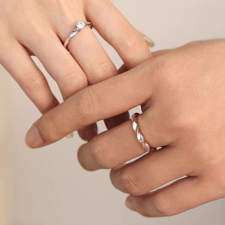 Silver-Tone Twisted Band Solitaire Ring